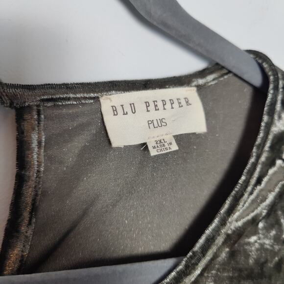 Blu Pepper Women's Plus Sz 2X Grey Crushed Velvet Top Split Sleeve Round Neck - Picture 4 of 6